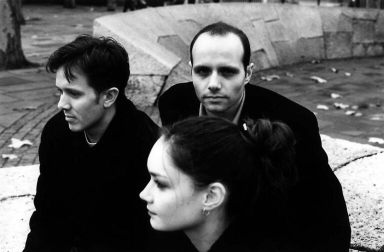 Imagen destacada de grupo: Trembling Blue Stars